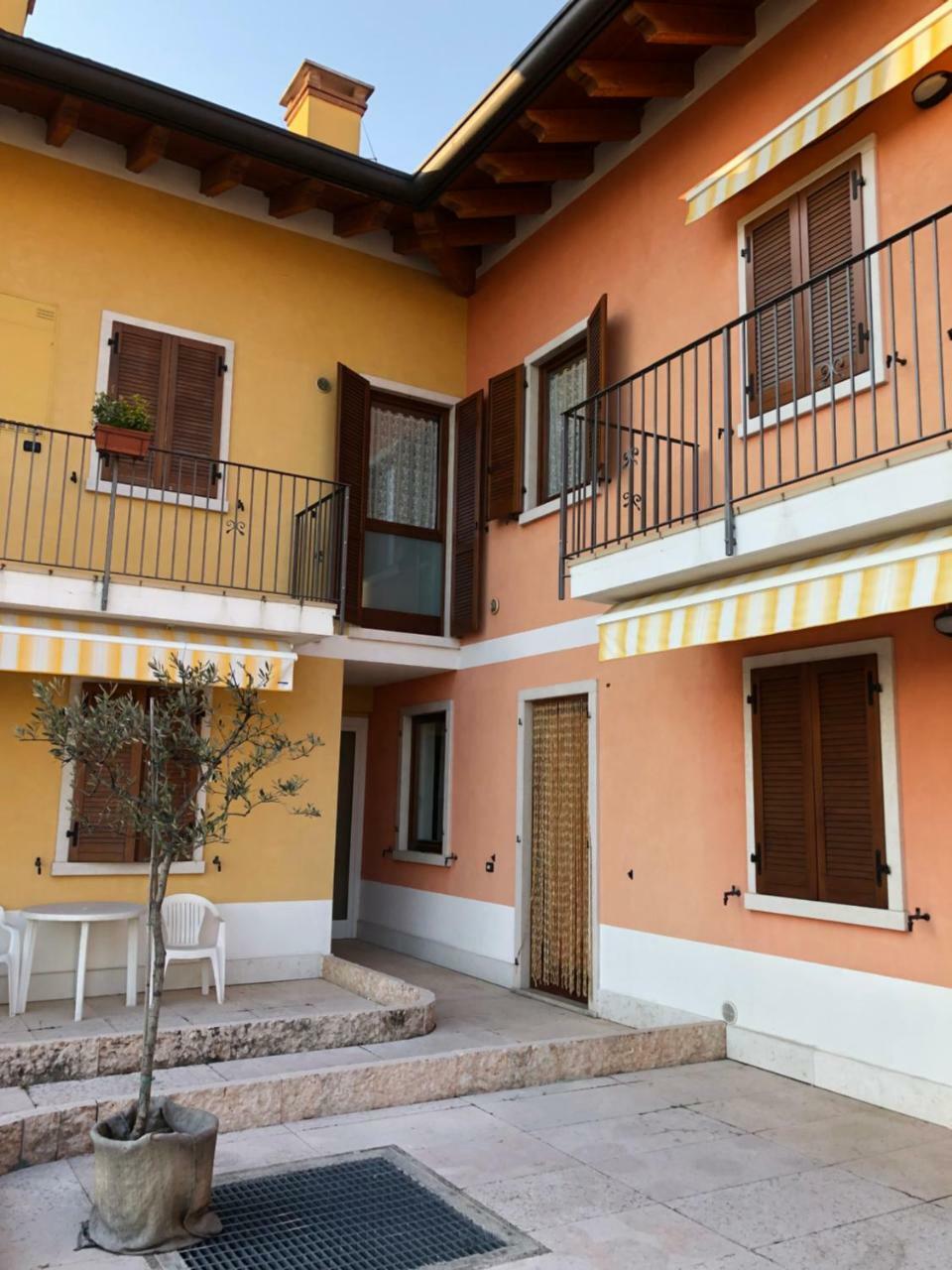Magia Del Garda Apartment Кастелнуово дел Гарда Екстериор снимка