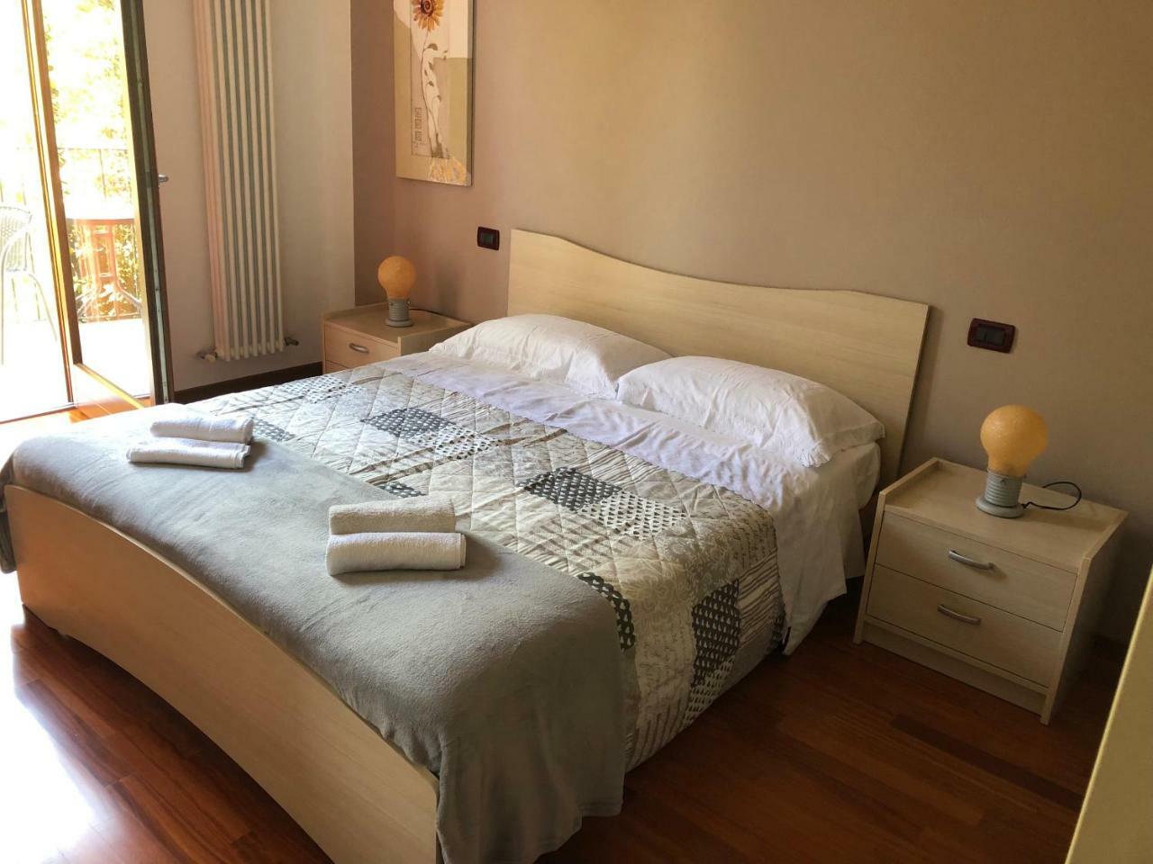 Magia Del Garda Apartment Кастелнуово дел Гарда Екстериор снимка